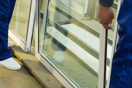 Commercial Glass Repair Technician in Altamonte Springs, FL
